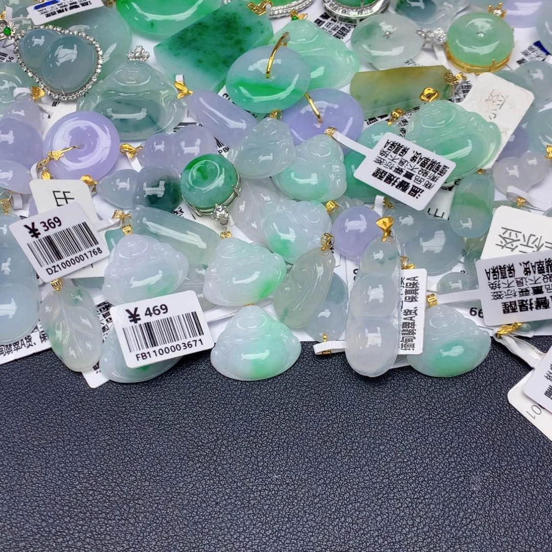 颈饰18K金镶嵌翡翠