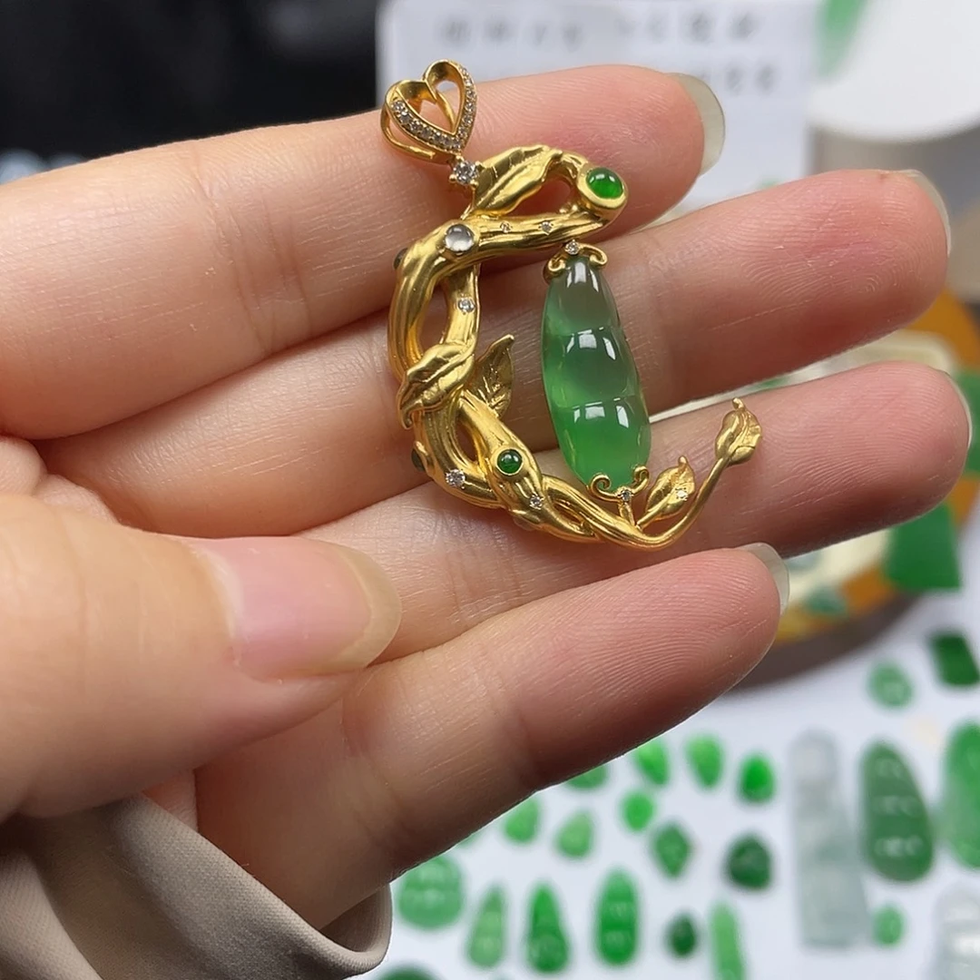 翡翠18K金镶嵌颈饰林亦珠宝设计款豆子