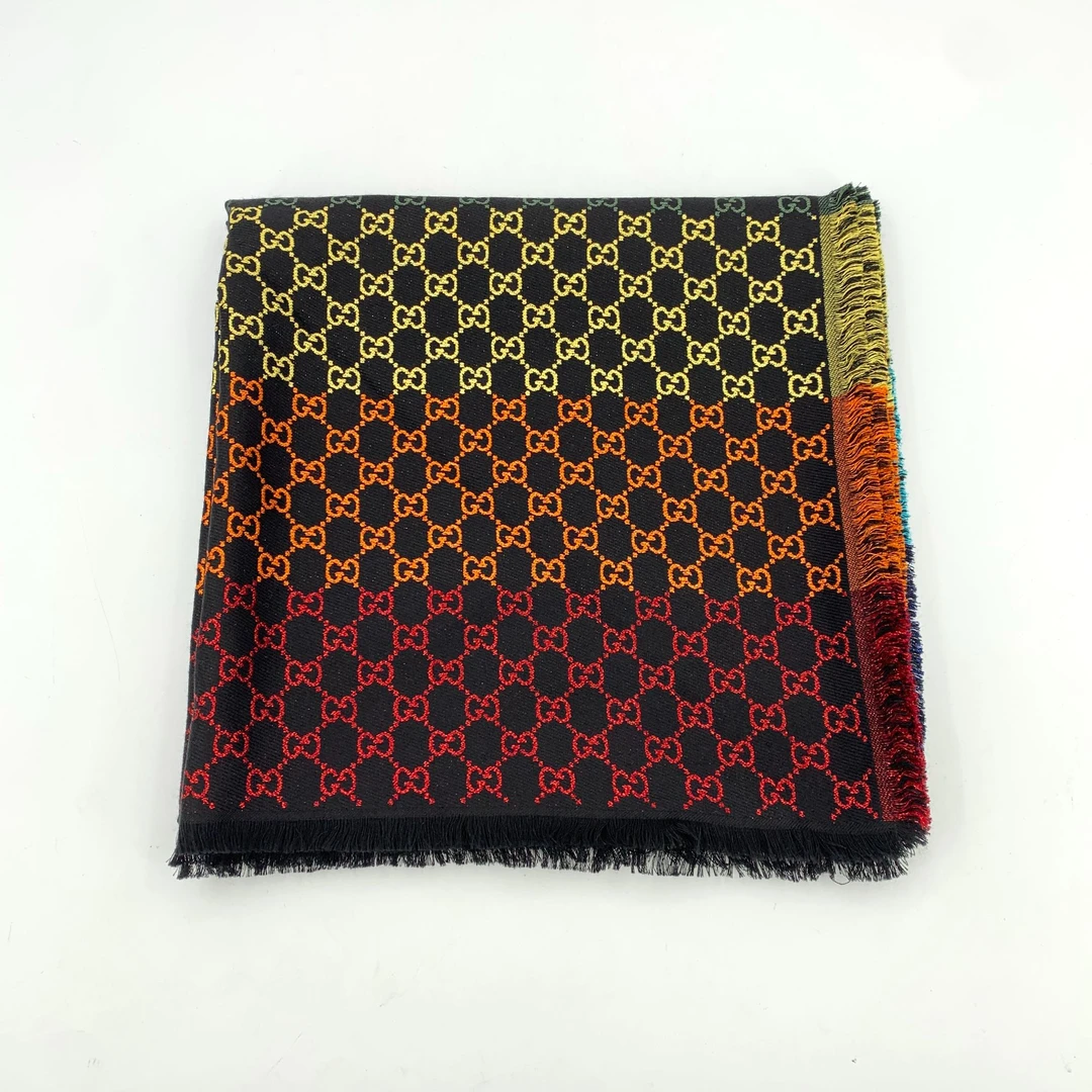 99新 GUCCI/古驰 GM0136 渐变logo满印羊毛围巾 披肩 130*130cm