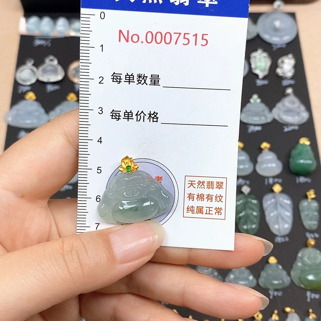 颈饰18K金镶嵌翡翠