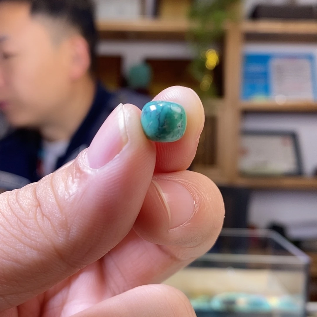 鲁***。南红玛瑙未镶嵌老型
