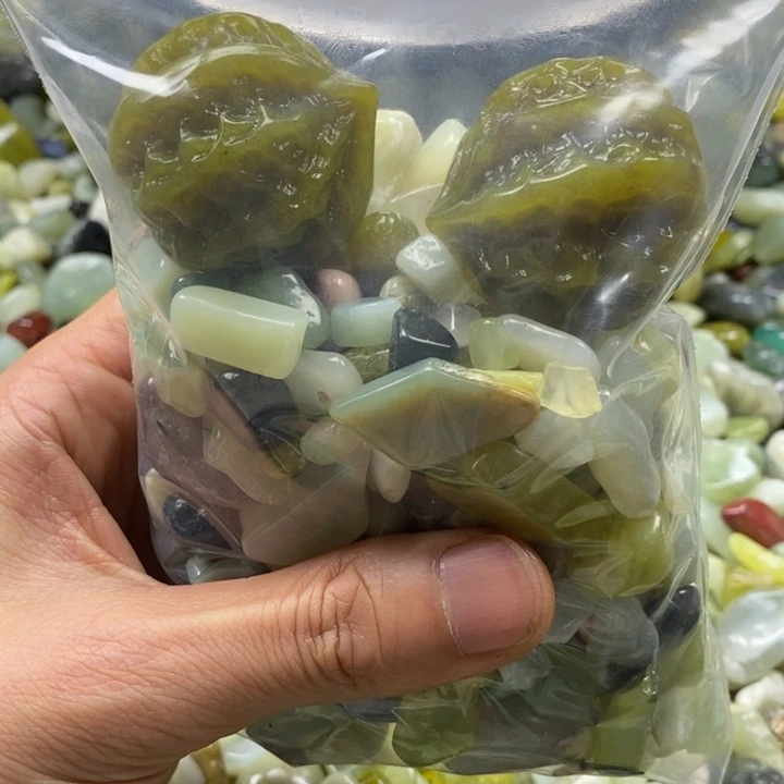 蛇纹石玉鱼缸石未镶嵌