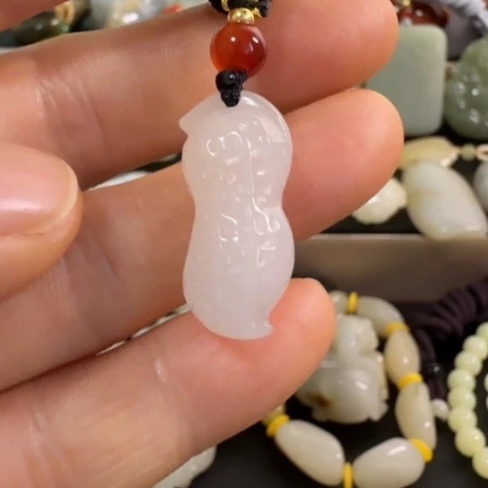 和田玉（糖玉）未镶嵌颈饰