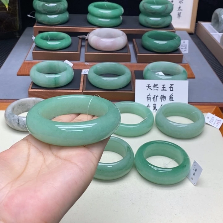 战***神石英质玉未镶嵌手镯