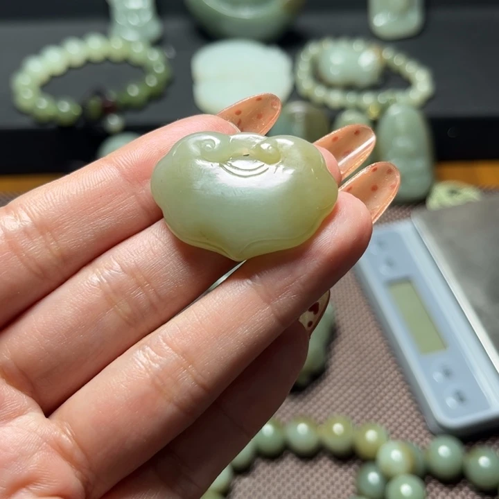 未镶嵌和田玉（糖玉）挂件