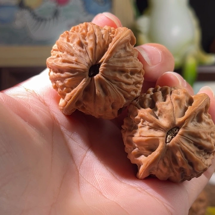 窦***兜吊坠文玩核桃金牛