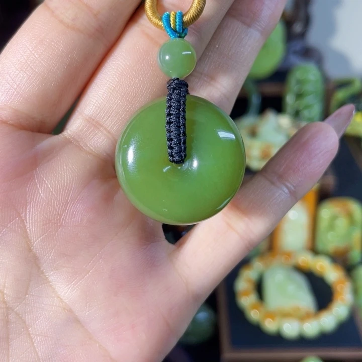 肥***了和田玉未镶嵌吊坠(赠链)