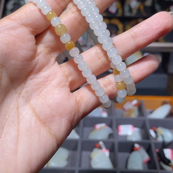 夜***雪和田玉未镶嵌手链