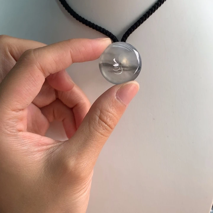 翡翠挂件未镶嵌….