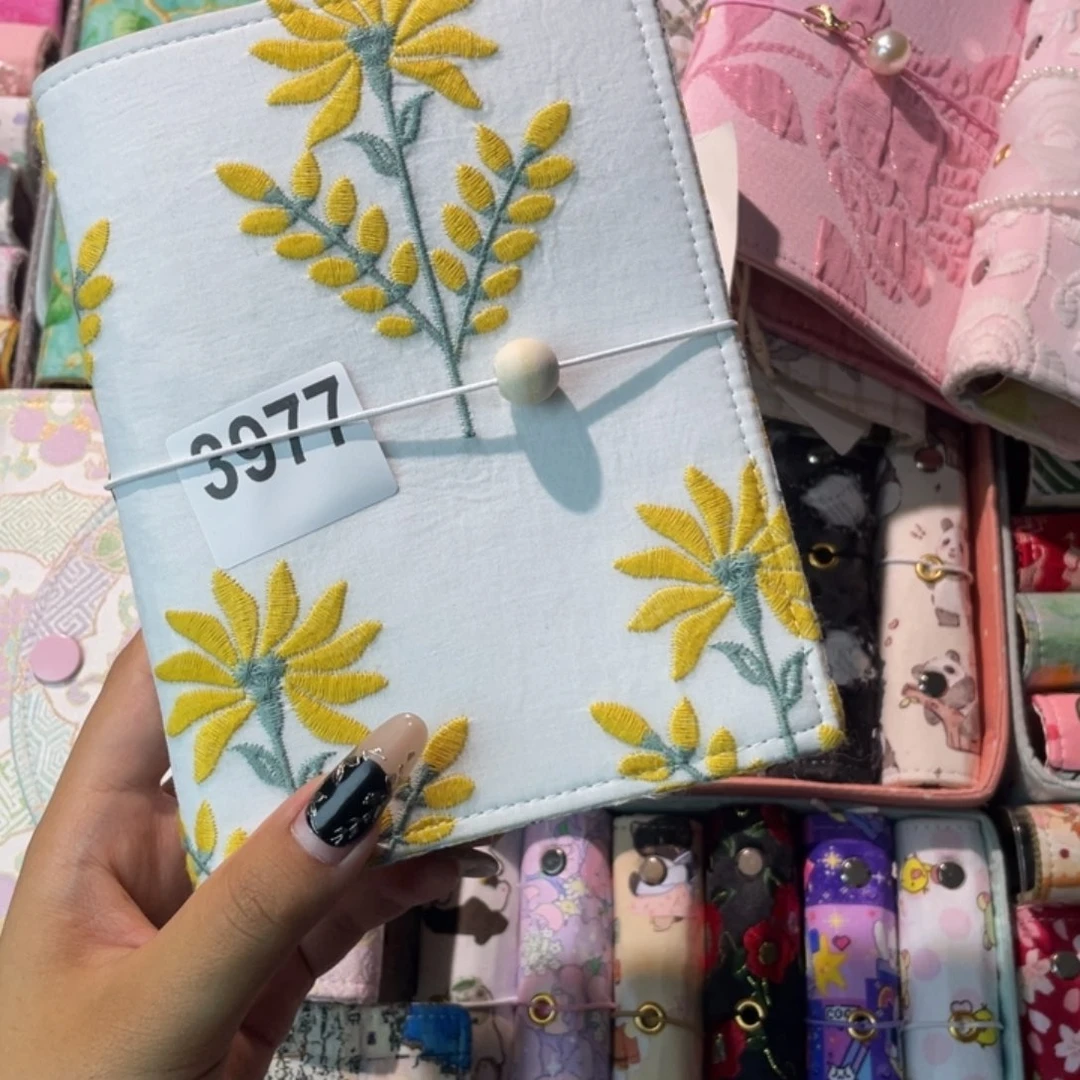 刺绣奇葩a6活页送纸3977。