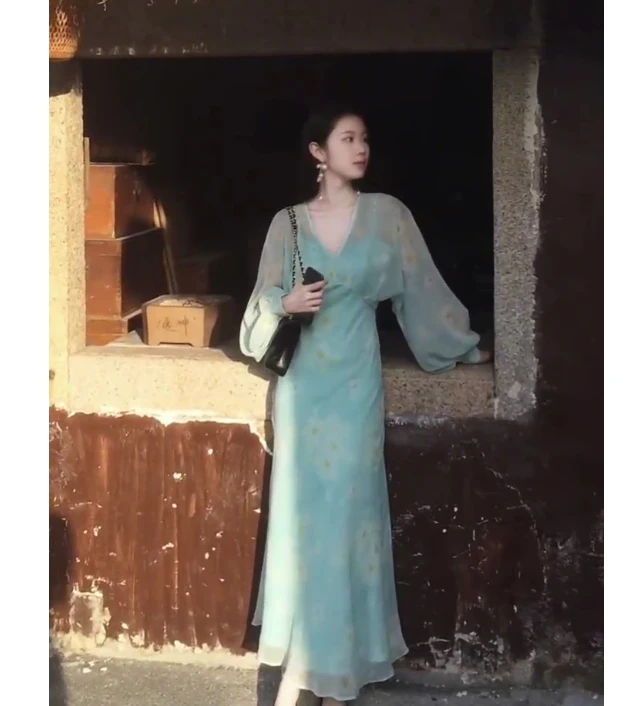 2025夏季新款时尚连衣裙气质显瘦洋气休闲百搭温柔甜美外穿连衣裙