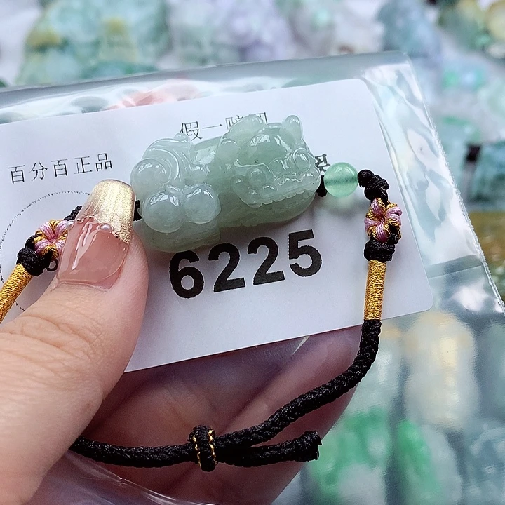 翡翠吊坠(不含链)足铂镶嵌