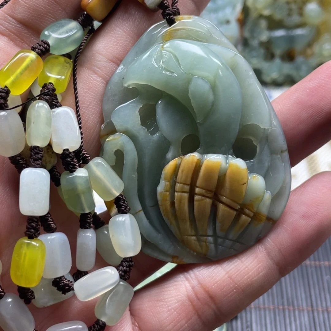 蛇纹石玉颈饰未镶嵌吊坠