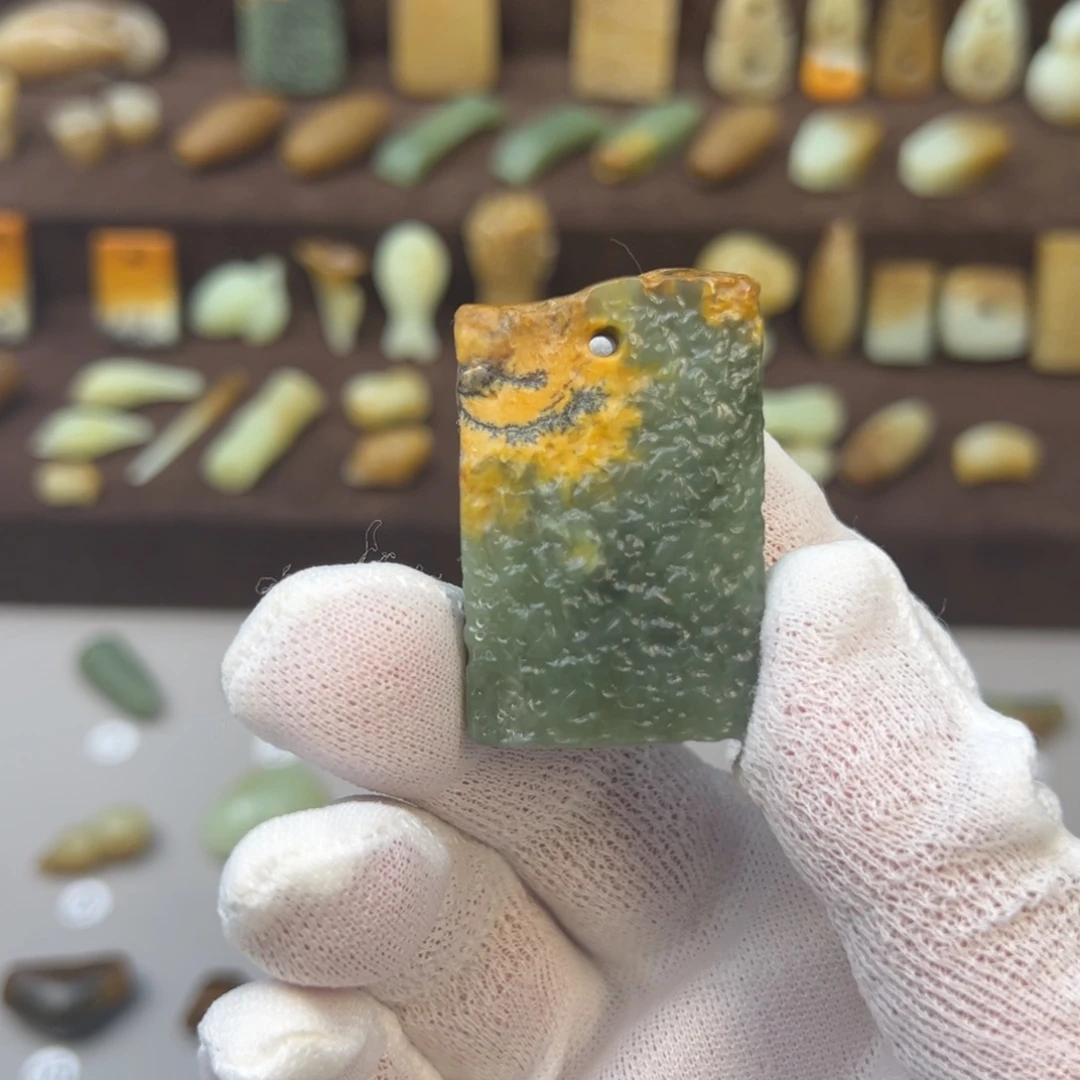 岫岩河磨玉（透闪石质玉）未镶嵌颈饰