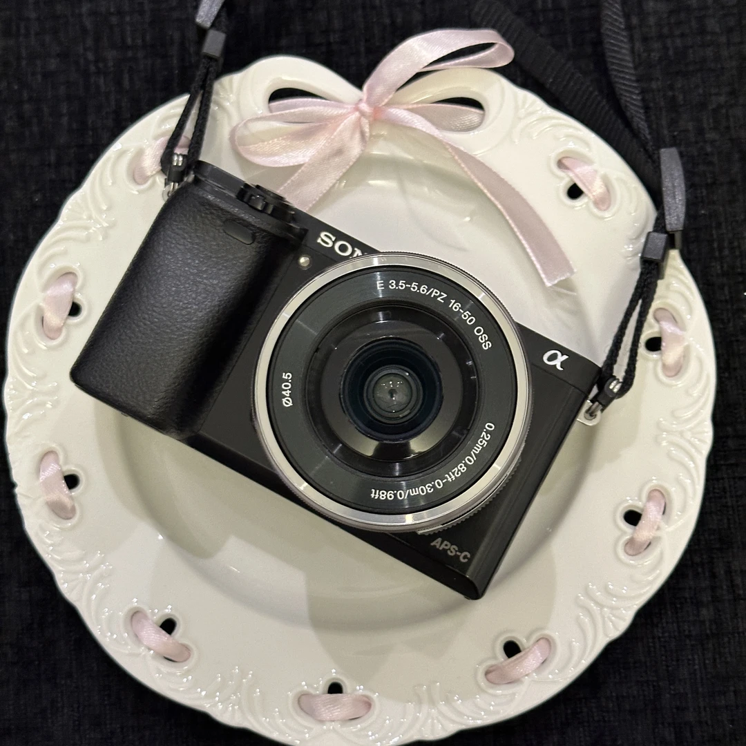 8新 Sony/索尼 A6000微单套机2430w像素16-50mm镜头