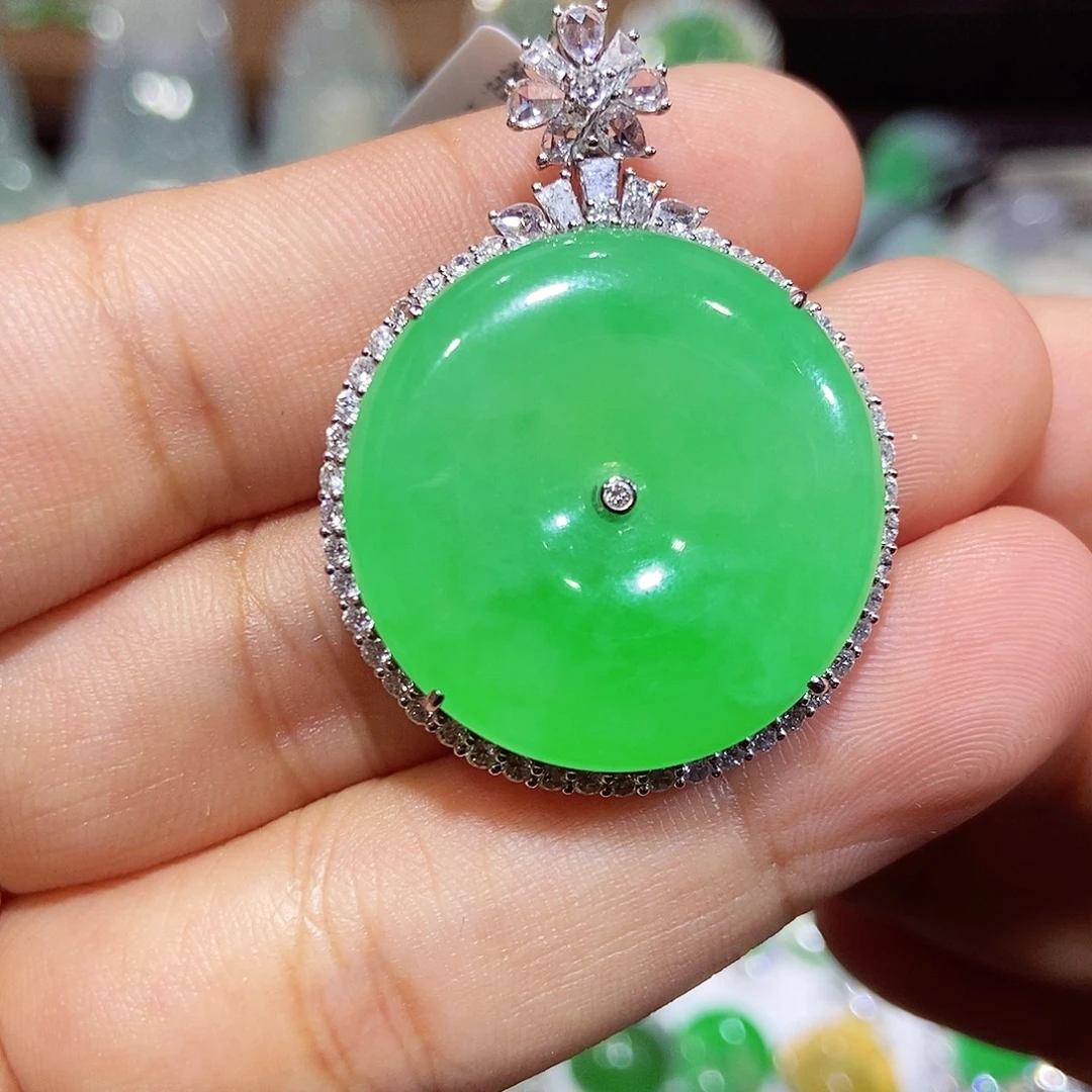 翡翠18K金镶嵌颈饰