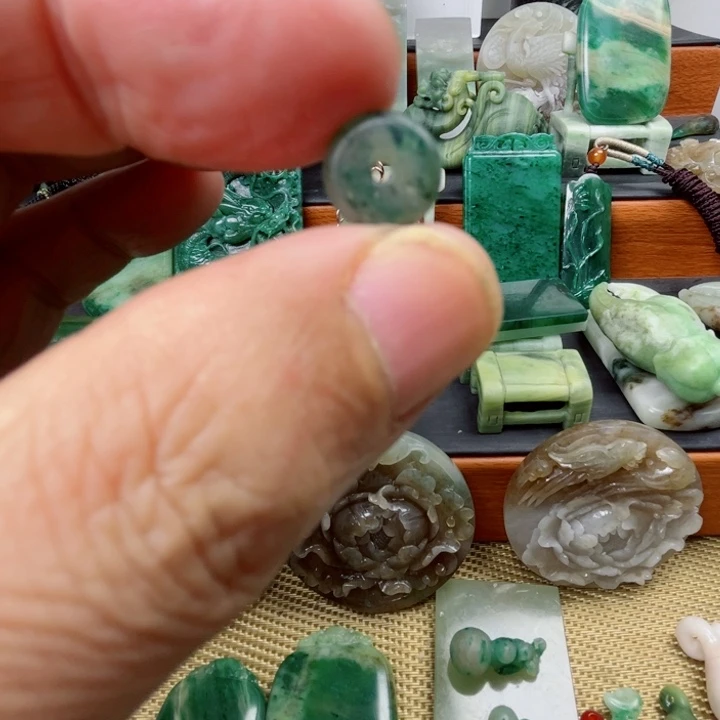 独山玉未镶嵌珠宝半成品