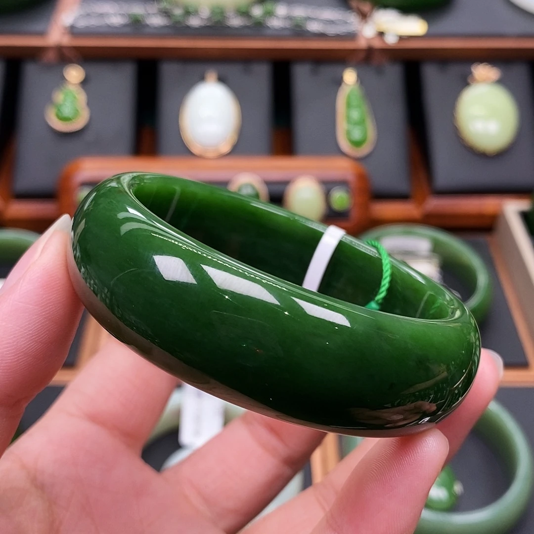 和田玉（碧玉）未镶嵌手镯