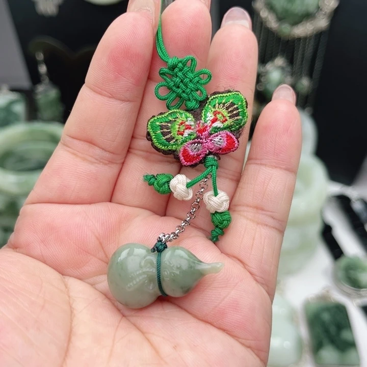 透闪石-蛇纹石玉未镶嵌包包链