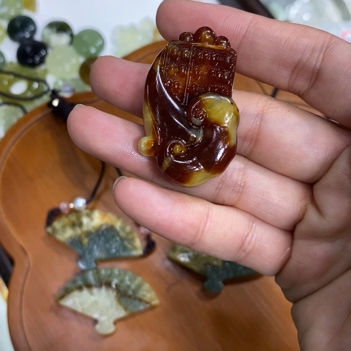 未镶嵌蛇纹石玉颈饰