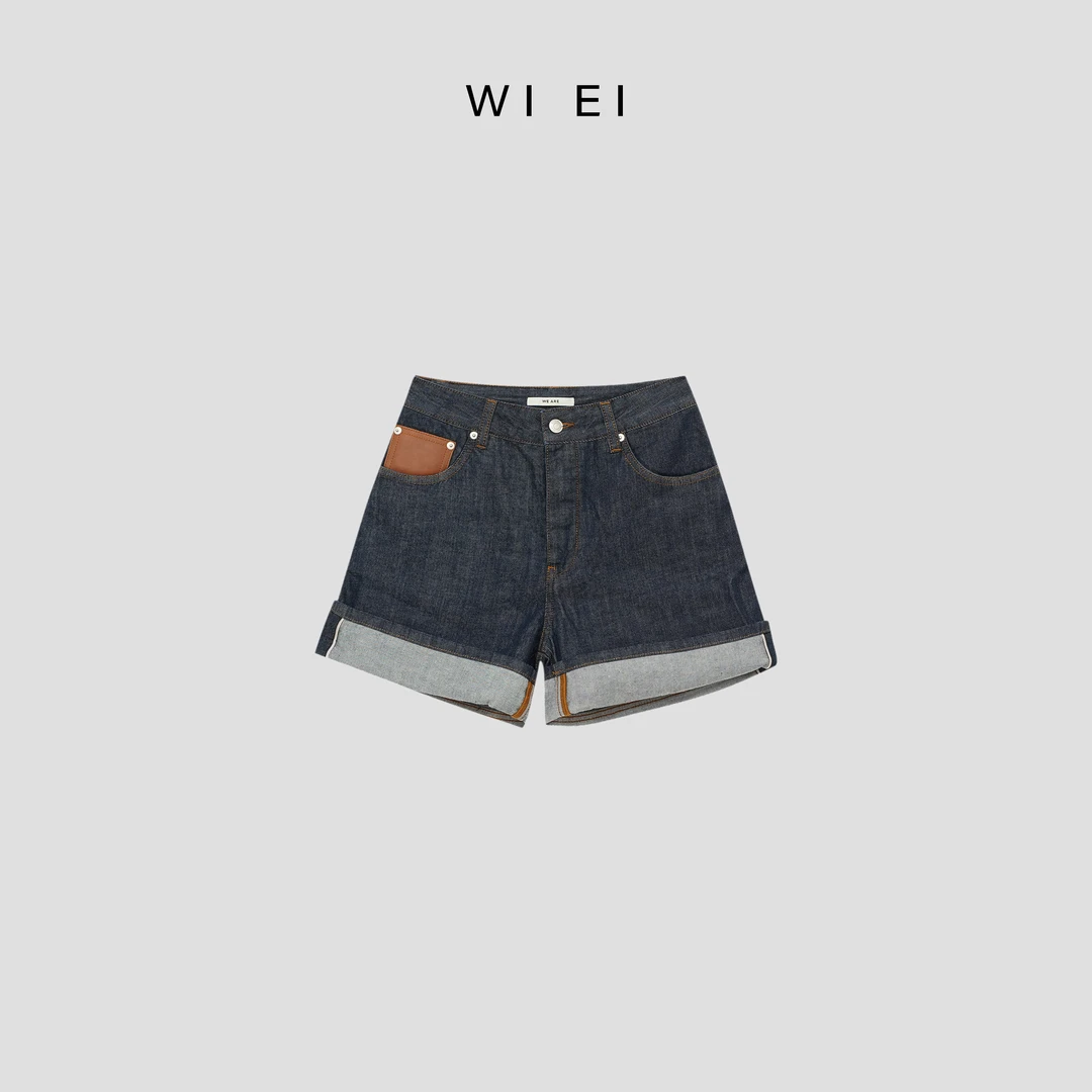 《WE ARE》赤耳短裤 翻边LOE"皮标 显瘦 牛仔短裤 LT231205