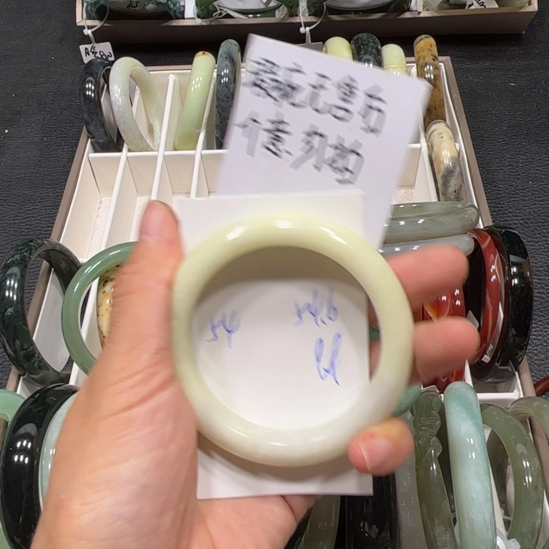 未镶嵌蛇纹石玉手镯