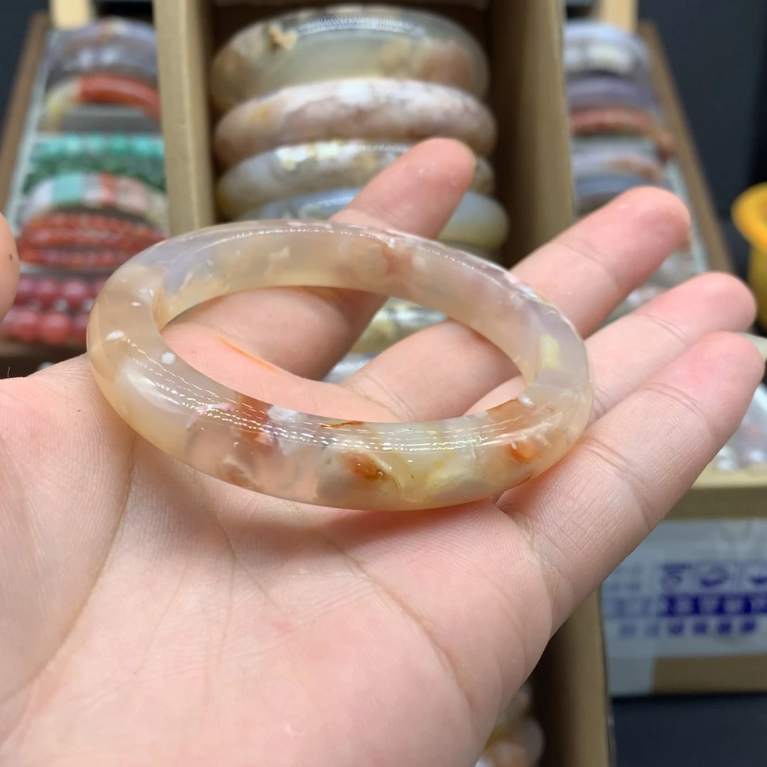 【闪购商品】玛瑙/玉髓手镯未镶嵌琢****人