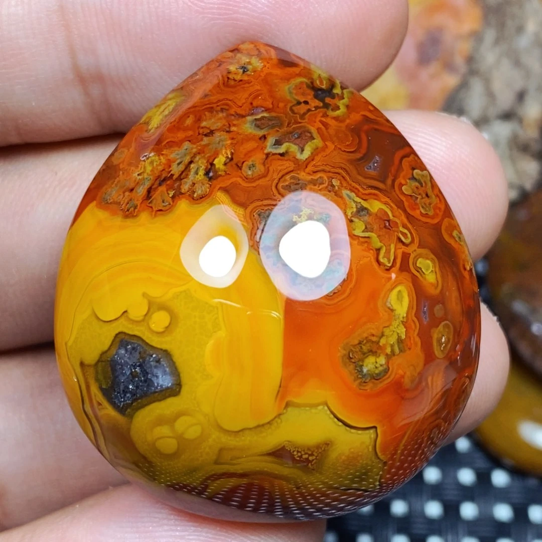 未镶嵌颈饰玛瑙/玉髓狼**抱