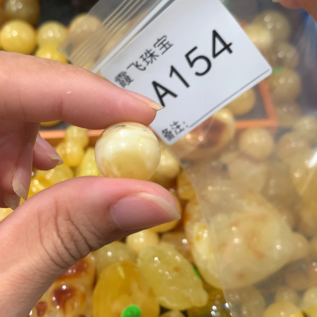 未镶嵌琥珀珠宝奇石