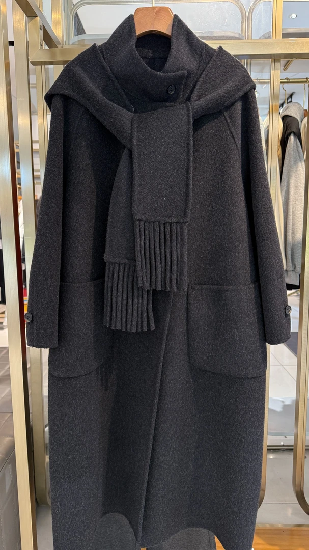 雅意娜菲专卖店大衣FJ29112