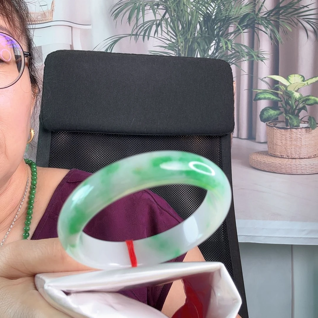 翡翠手镯未镶嵌正圈