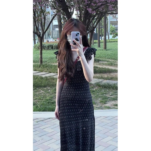 法式气质小飞袖波点碎花连衣裙子女夏季2025新款海边度假吊带长裙