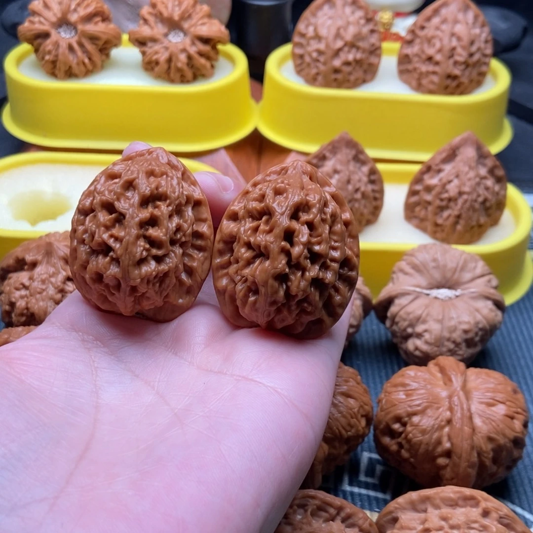 文玩核桃吊坠红莲