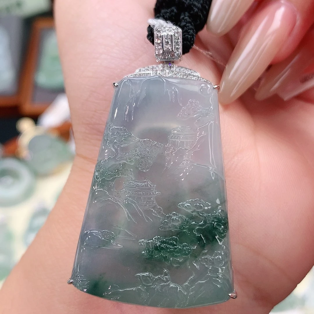 翡翠18K金镶嵌颈饰山水牌