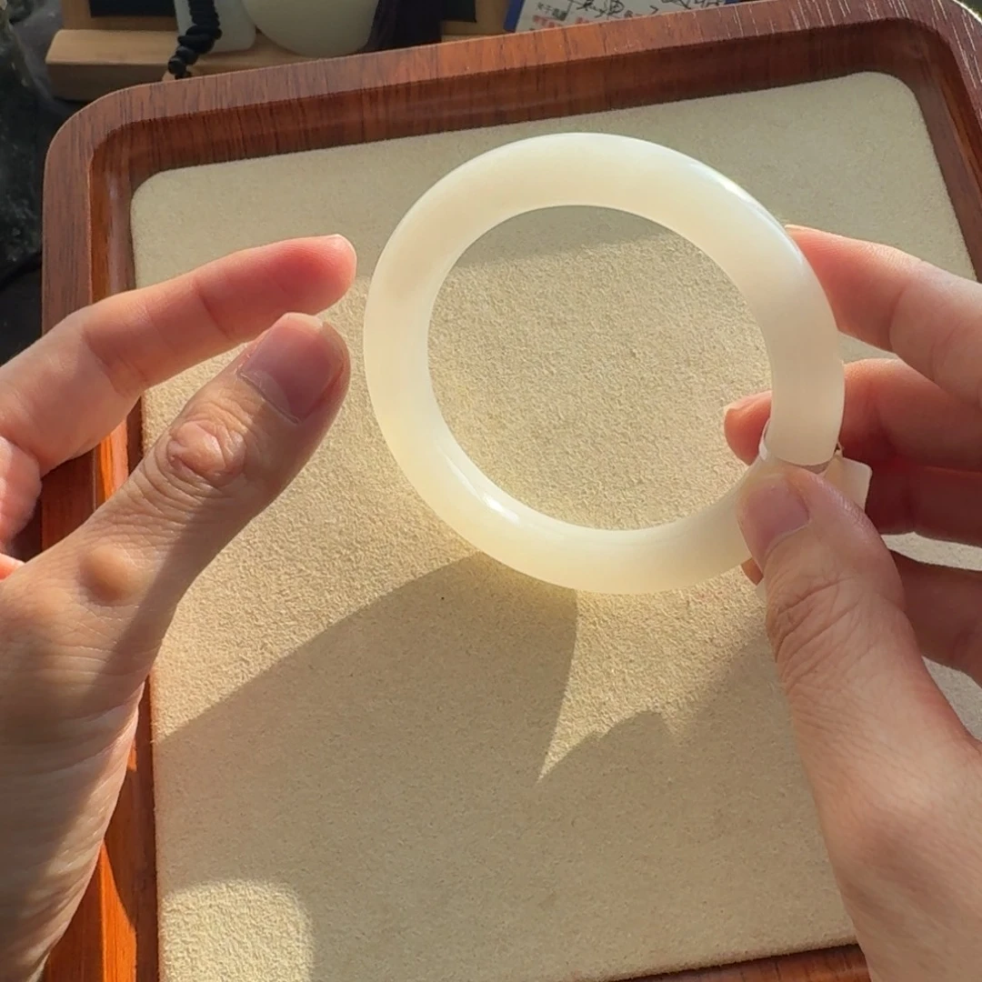 和田玉未镶嵌手镯