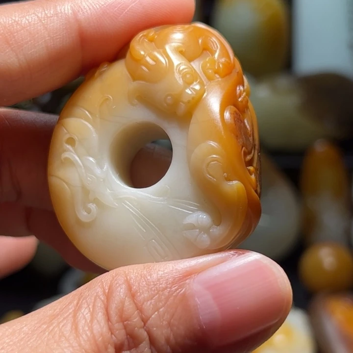 观***在和田玉未镶嵌颈饰