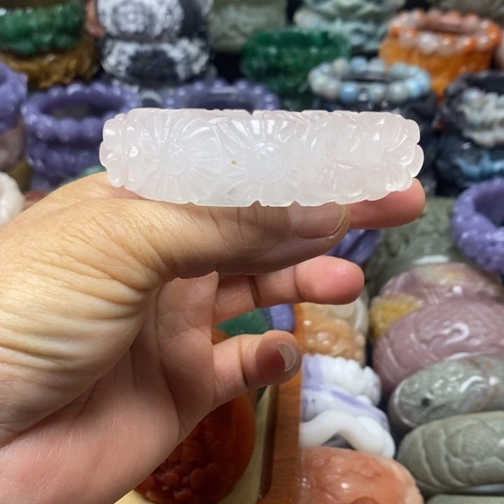 未镶嵌手镯石英质玉（佘太翠）香***聊