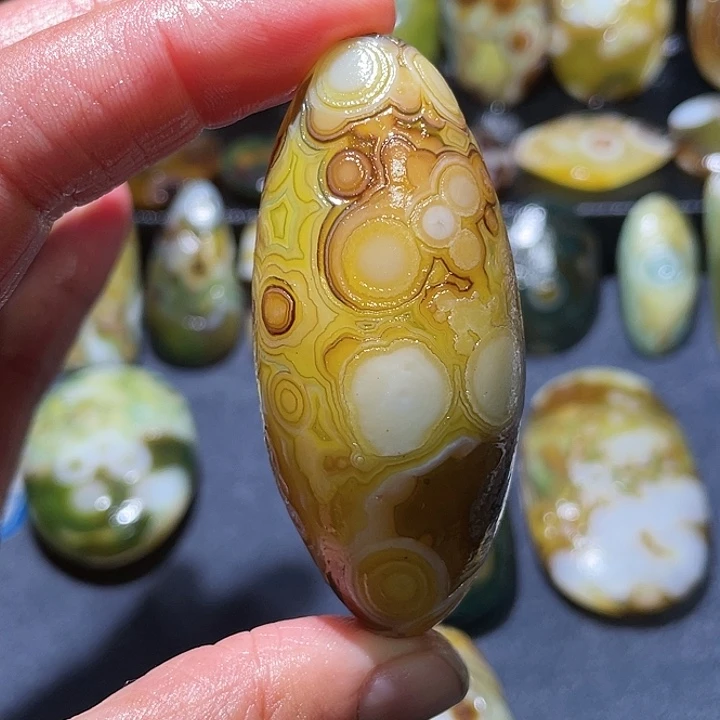 随***生玛瑙/玉髓未镶嵌珠宝奇石