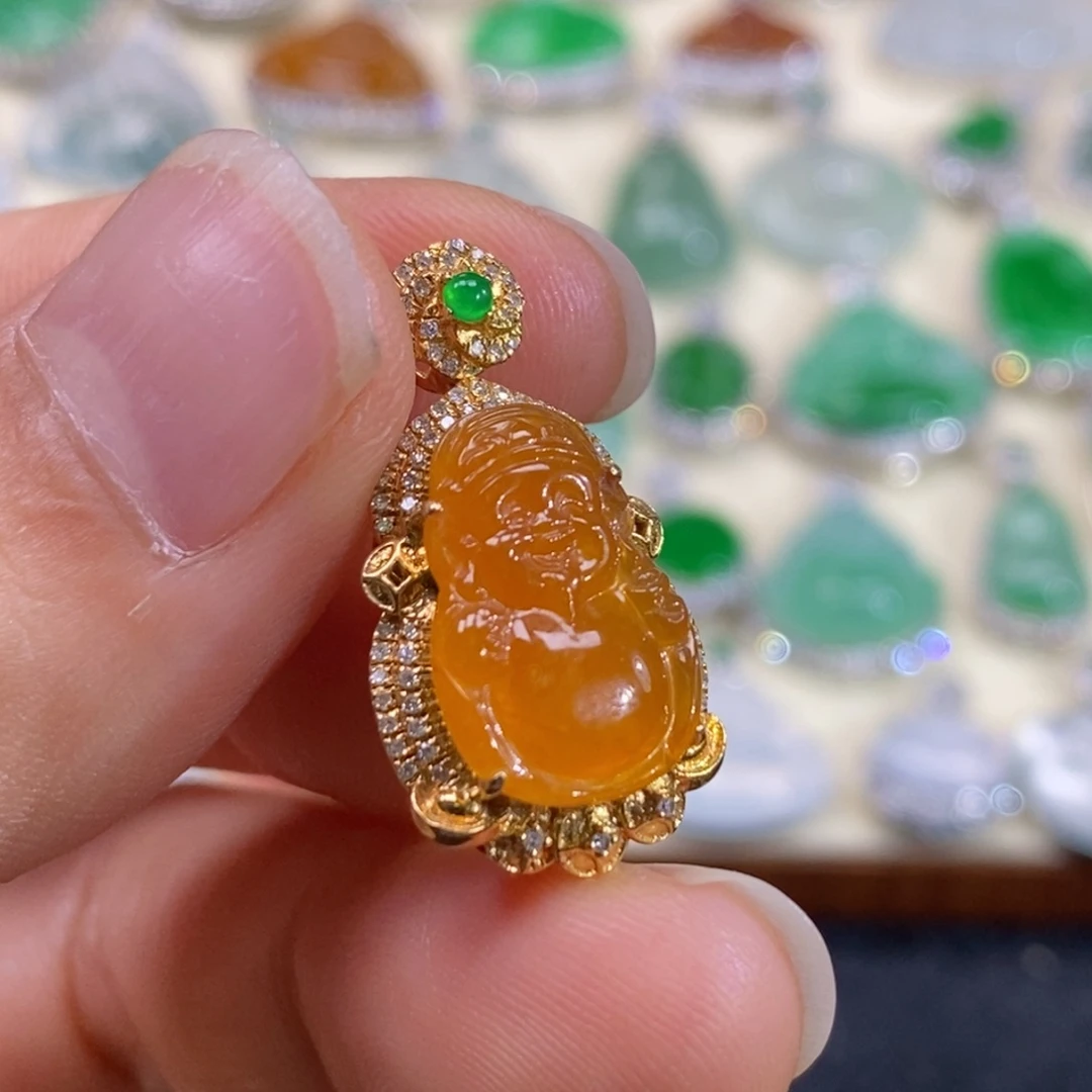 颈饰18K金镶嵌翡翠