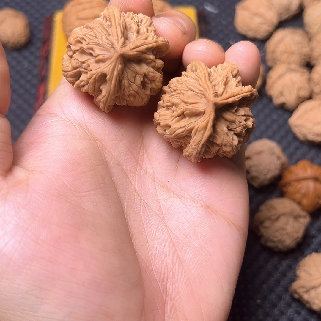 文玩核桃吊坠三棱