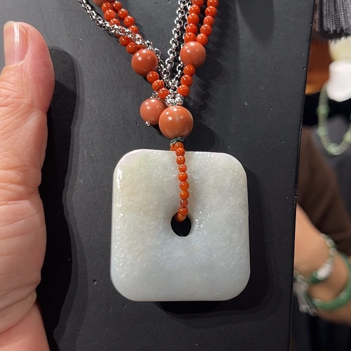 颈饰未镶嵌和田玉