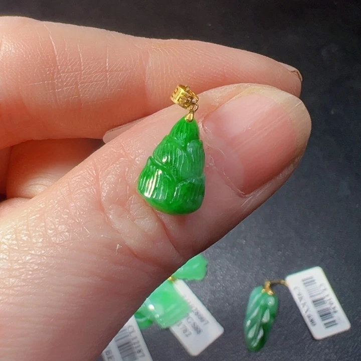 颈饰18K金镶嵌翡翠