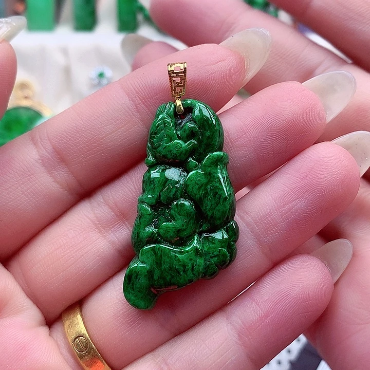 翡翠18K金镶嵌颈饰翡翠