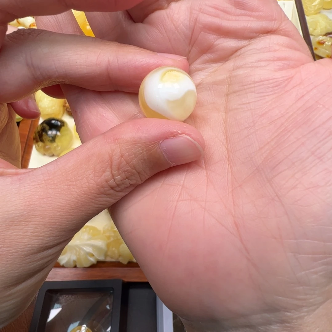 琥珀未镶嵌裸石蜜蜡