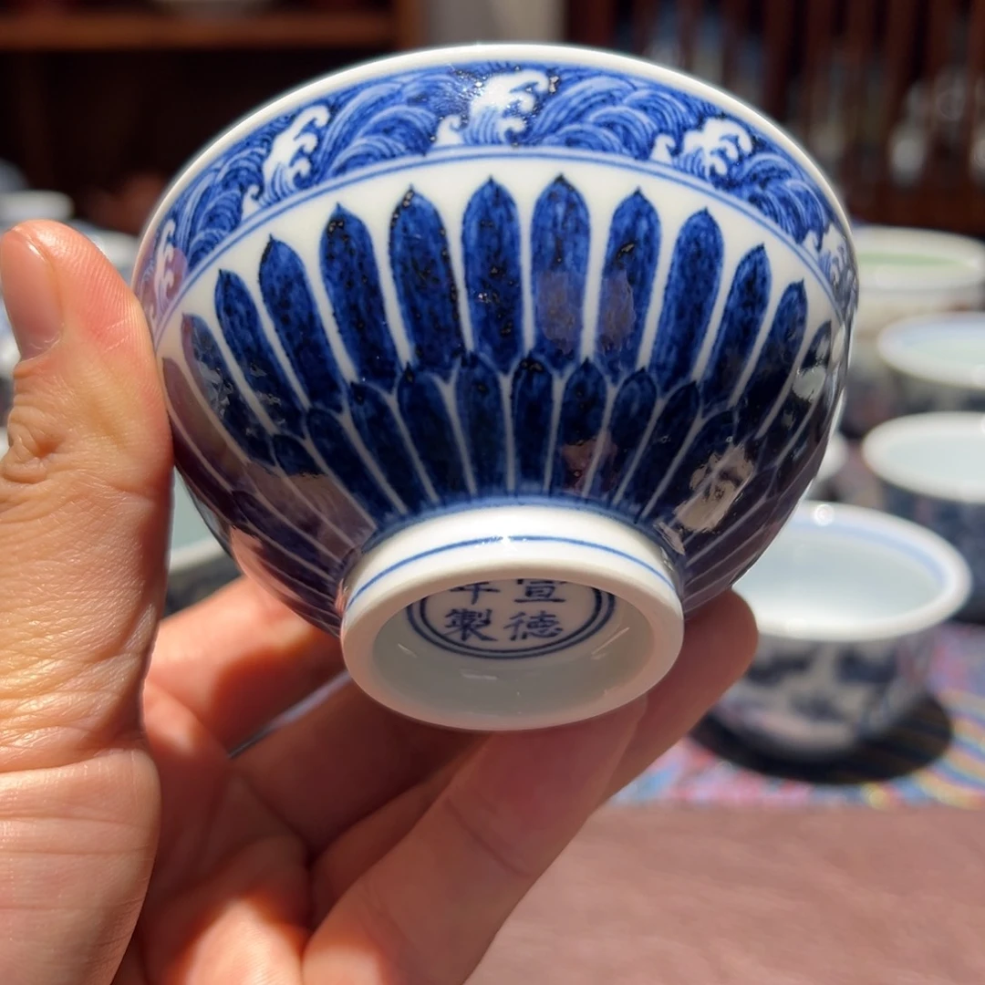 杯青花菊瓣纹宝相莲花主人杯口径约9厘米