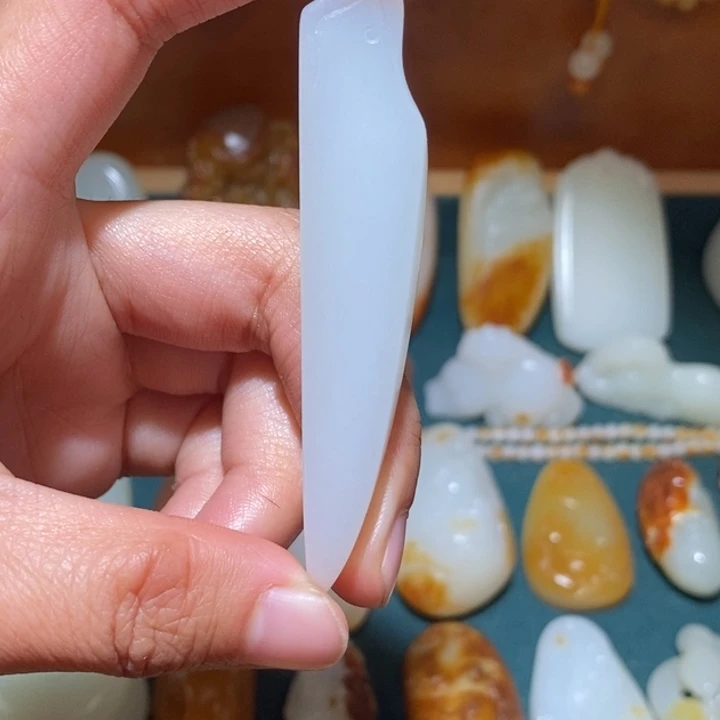 老***杨和田玉未镶嵌颈饰