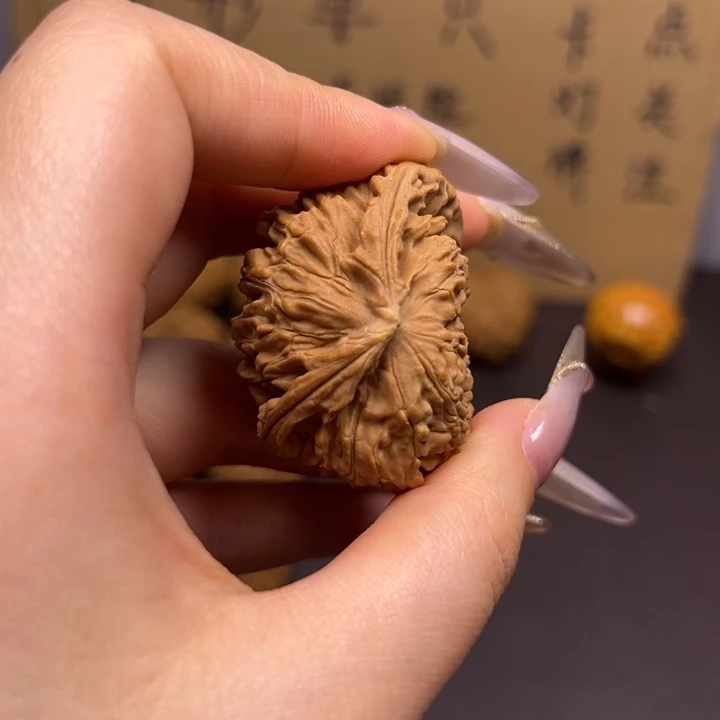 江***2菩提籽类半壁单只异型有瑕