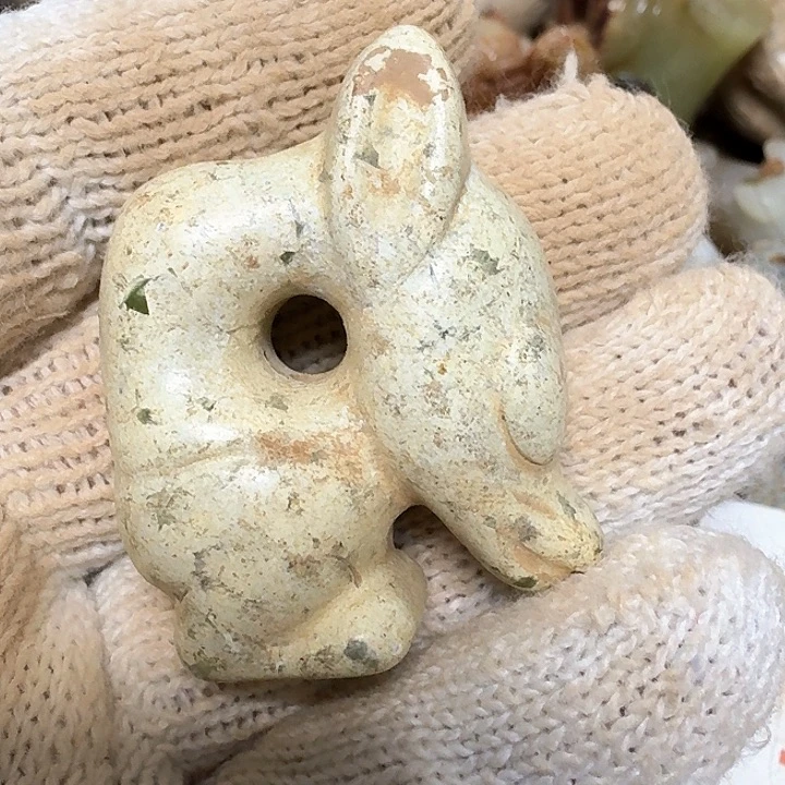 蛇纹石玉颈饰未镶嵌