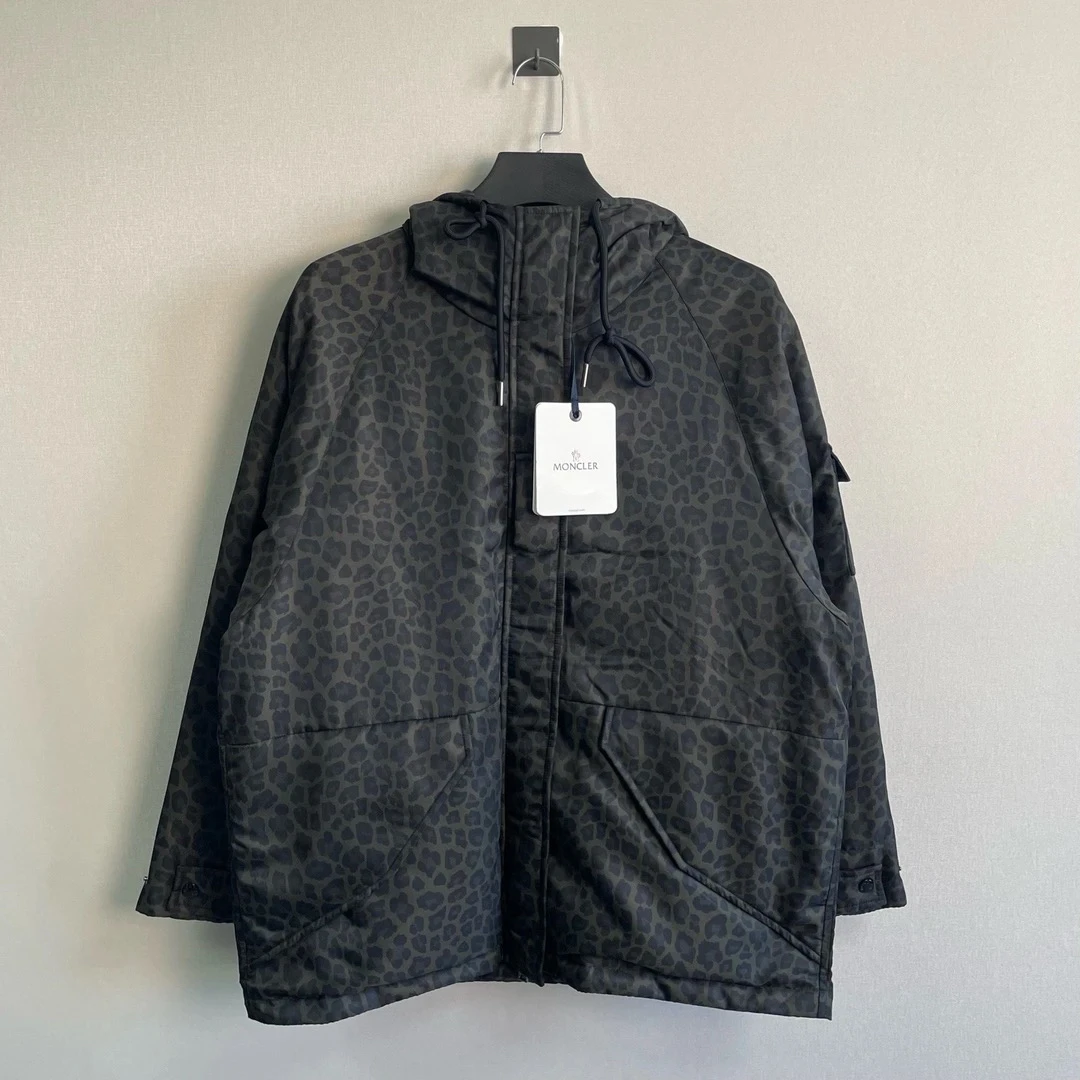 未使用 MONCLER 新款豹纹迷彩棉服，2码，全新原吊牌，价22900