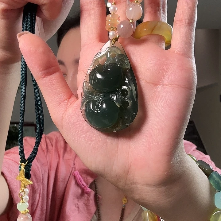 用***3蛇纹石玉未镶嵌颈饰